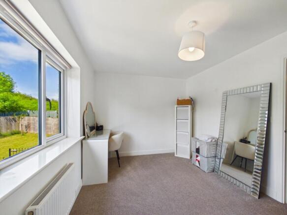 3 bed Semi-Detached for sale Image 9