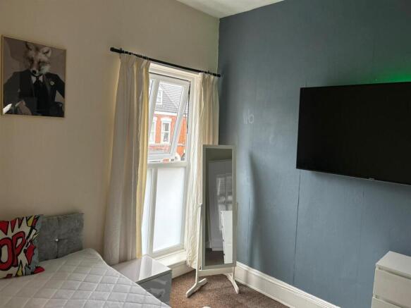 6 bed House Share to rent Image 4