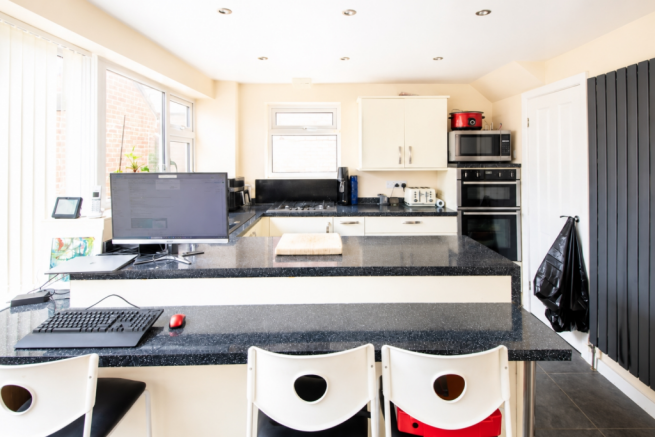 3 bed Detached for sale Image 7