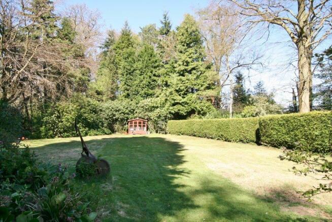 FRONT GARDEN