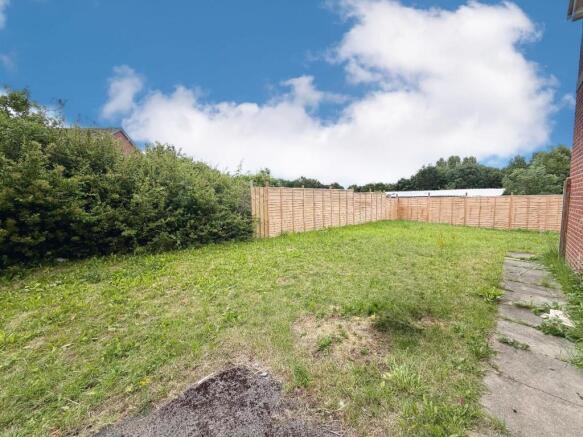 3 bed Semi-Detached to rent Image 9
