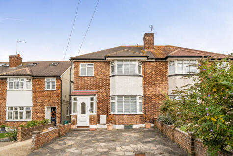 Queens Walk, Ruislip