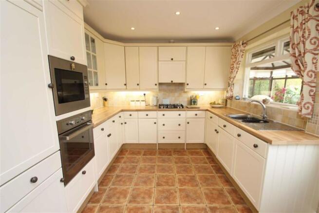 KITCHEN/BREAKFAST ROOM