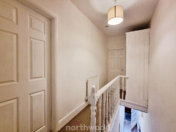 3 bed Terraced to rent Image 9