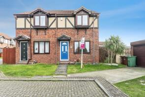 6, Clayton Court, Featherstone, Pontefract WF7 5BS