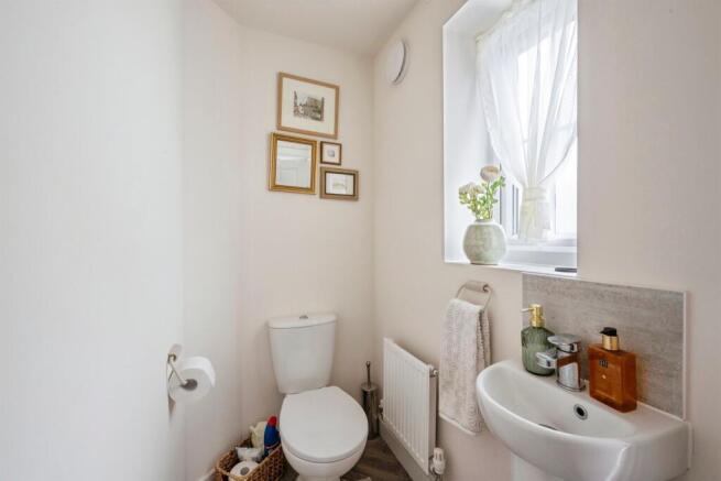 3 bed Semi-Detached for sale Image 11