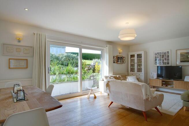 Sitting/dining room