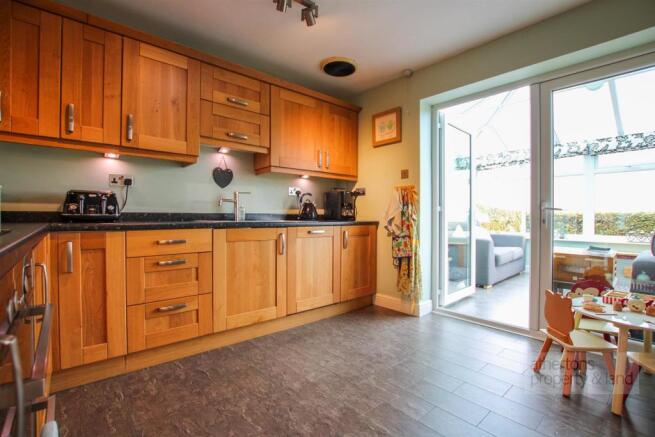 Kitchen 2.jpg