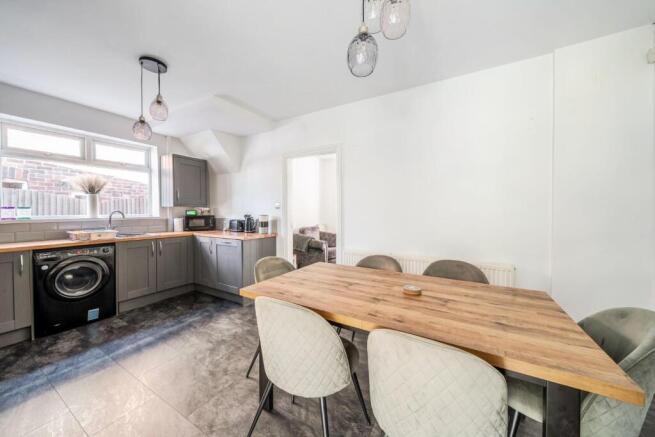3 bed Semi-Detached for sale Image 7