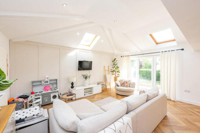 4 bed Detached for sale Image 4