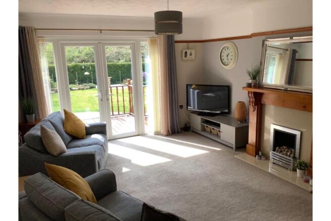 Lounge/Dining Room