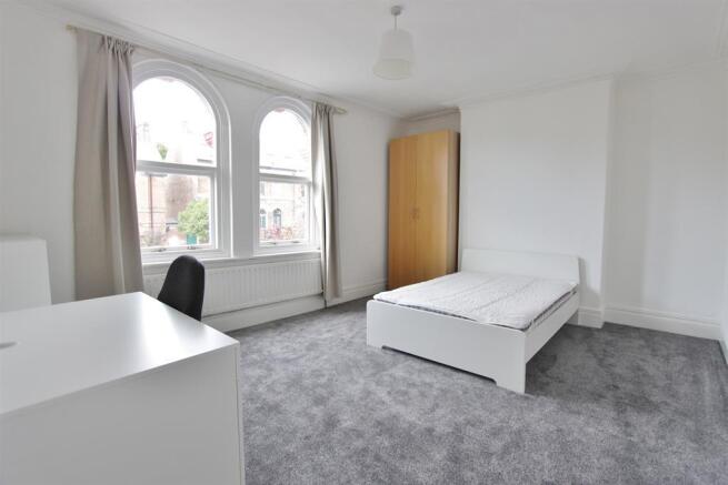 6 bed Terraced to rent Image 9