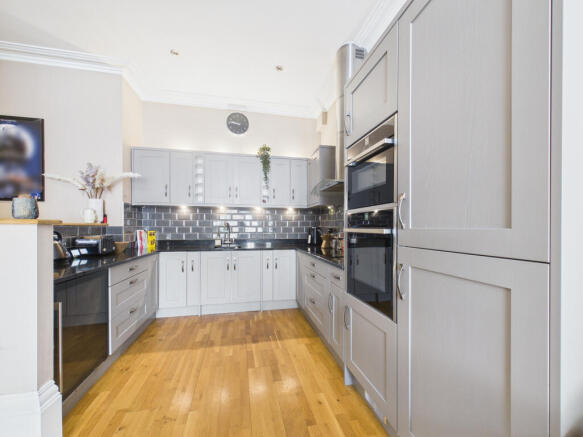 2 bed Apartment for sale Image 10