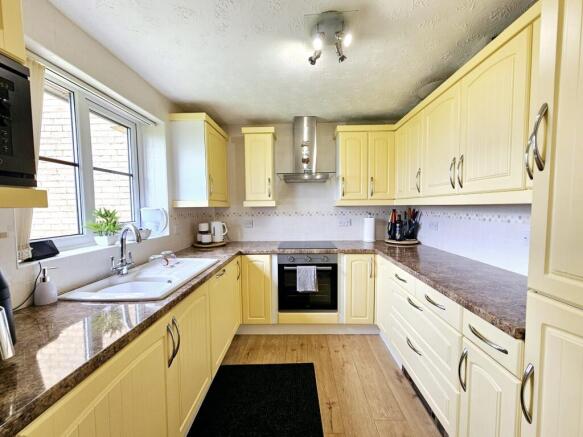 2 bed Flat for sale Image 11