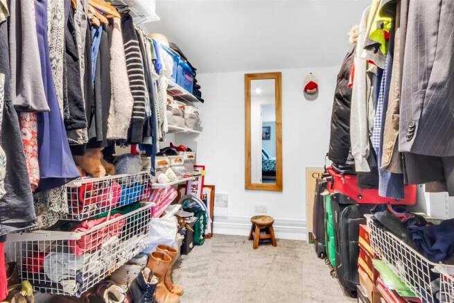 Walk-in Wardrobe.jpg