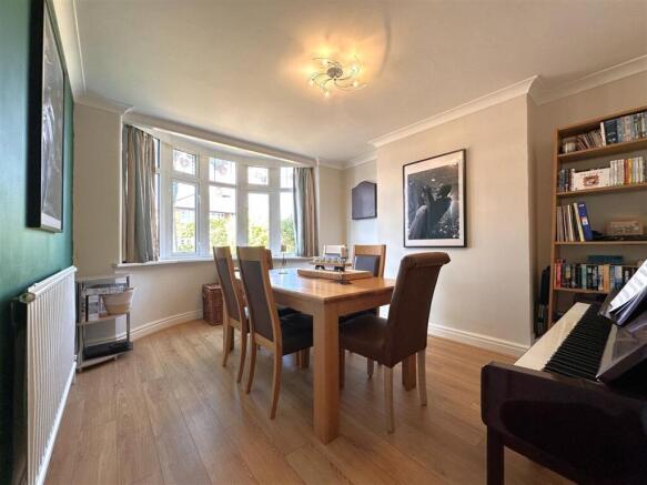 Bow-Fronted Dining Room 566