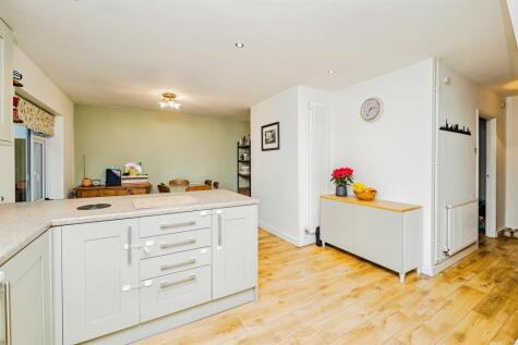 Willow Road, Llanharry, Pontyclun