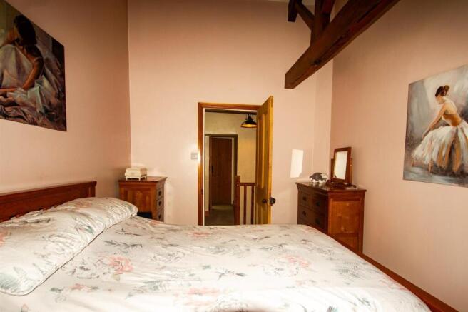 3 bed Terraced for sale Image 10