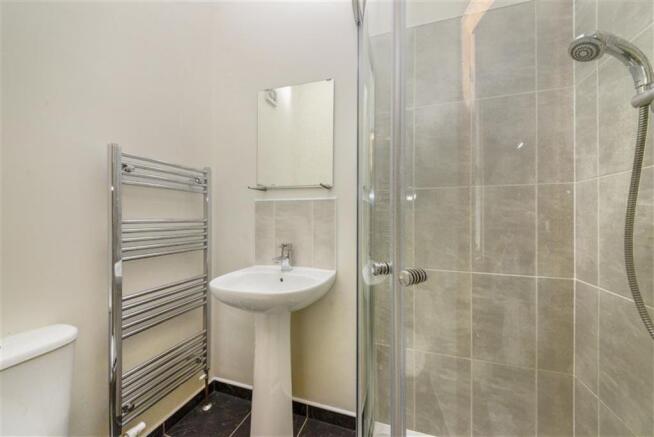 EN-SUITE SHOWER ROOM