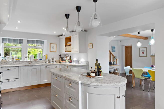 5 bed Detached for sale Image 5