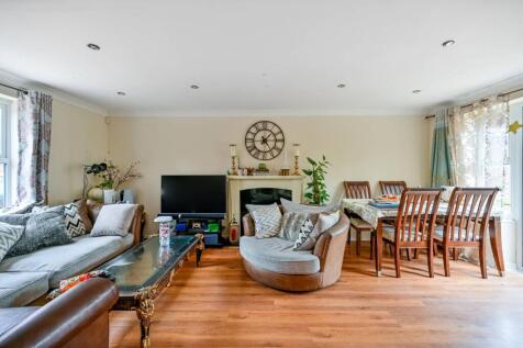 Harding Spur, Langley, Slough, SL3