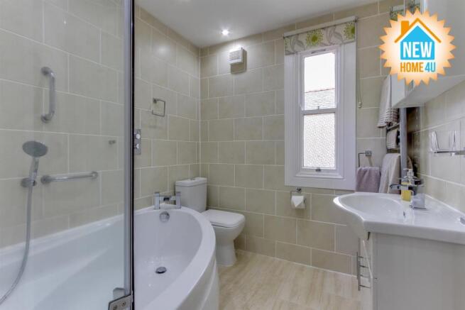 FAMILY BATHROOM: