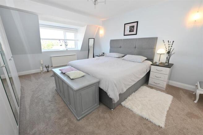 4 bed Detached for sale Image 11