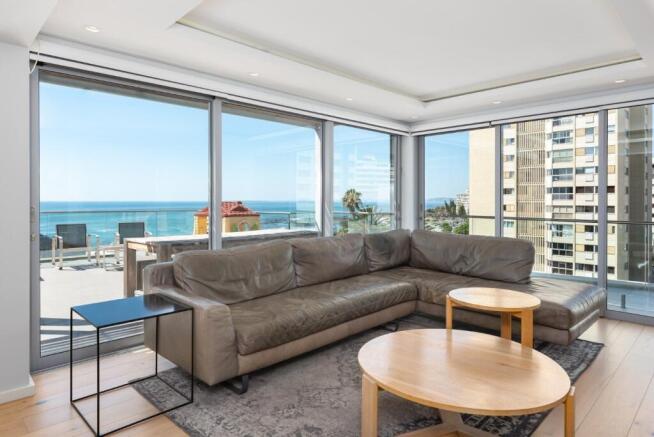 Lounge onto wrap-around terrace