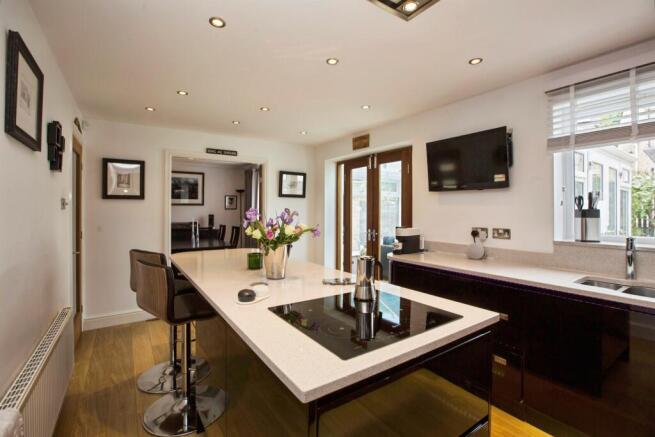 4 bed Detached for sale Image 5