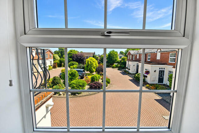 3 bed Town House for sale Image 5