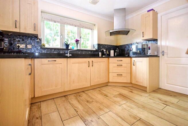 4 bed Detached for sale Image 6