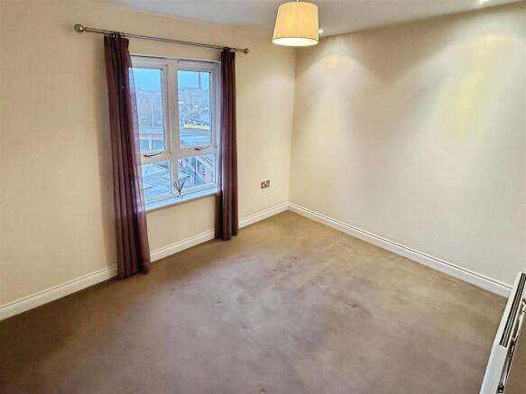 2 bed Apartment to rent Image 6
