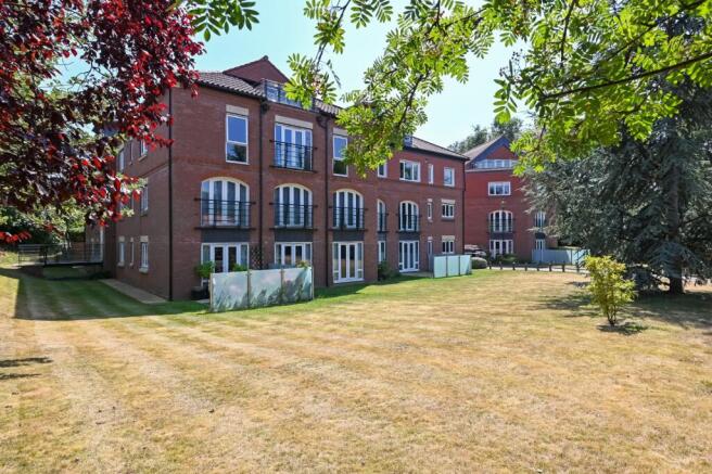 2 bed Flat for sale Image 10