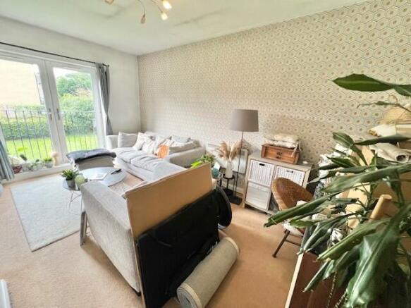 2 bed Apartment to rent Image 4