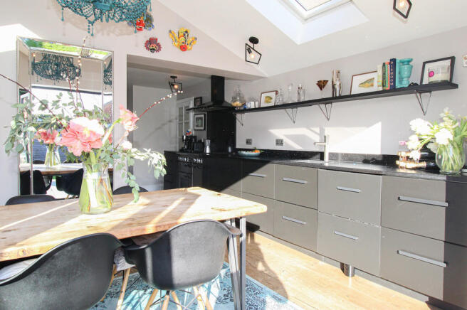 Kitchen & Din...