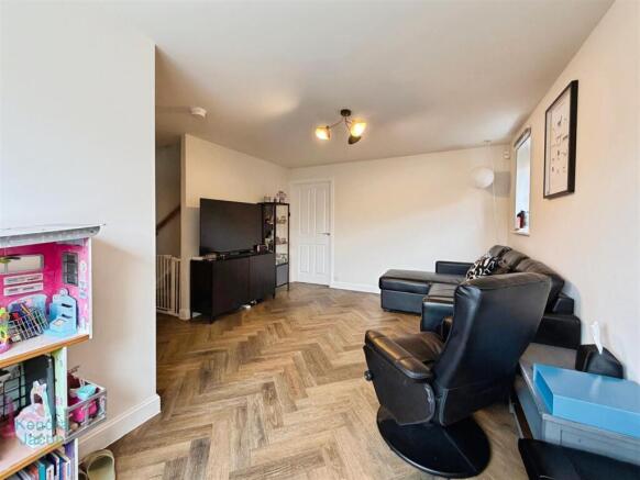 3 bed Semi-Detached for sale Image 11