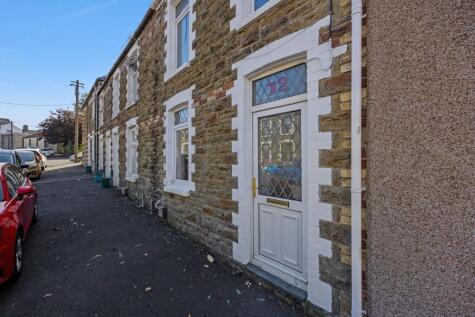 School Street, Pontyclun, CF72