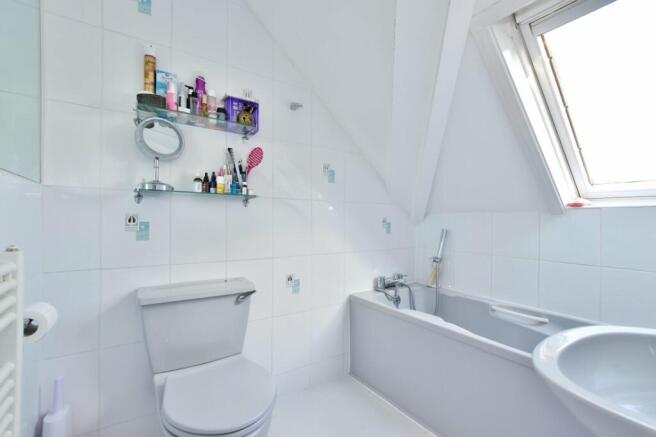 Ensuite Bathroom 1