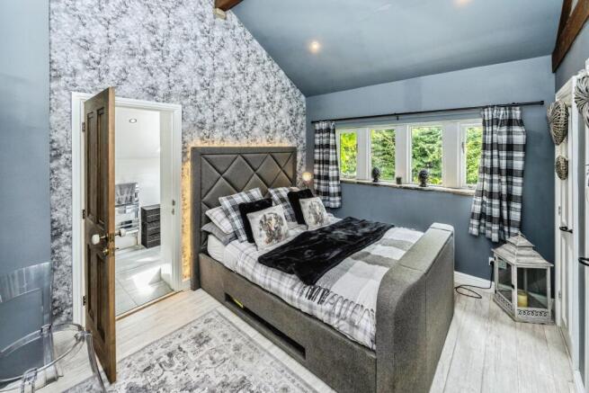 4 bed Detached for sale Image 7