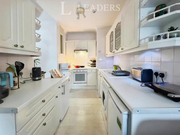 4bac7182-kitchen