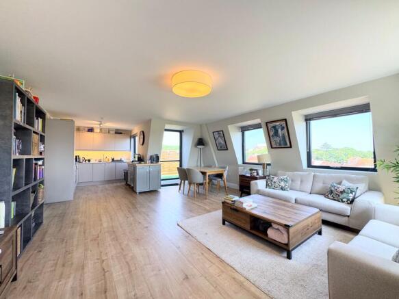 Lounge/kitchen/dining area