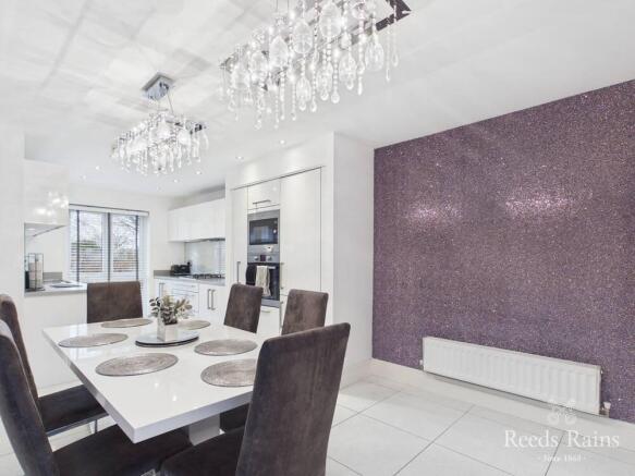 4 bed Detached for sale Image 6