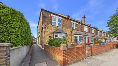 Main Avenue, Enfield