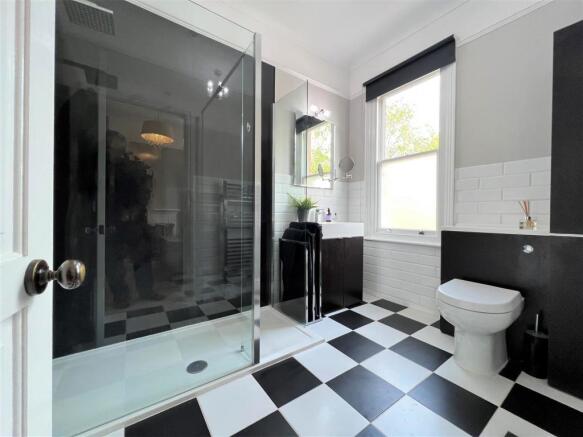 ensuite.jpg