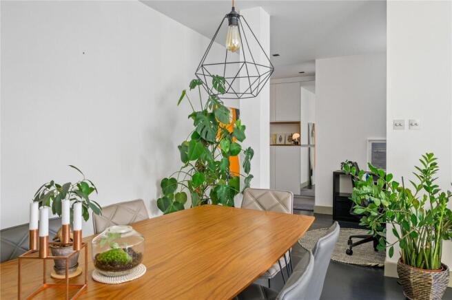 Lounge/Dining Area
