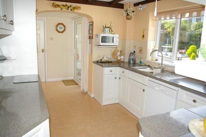MODERN KITCHEN