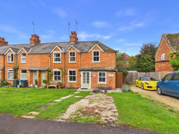 3-bed terraced on Heydons Terrace, Farnborough, Banbury, Oxfordshire, OX17, £450,000