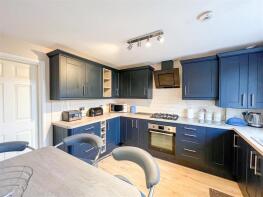 7, Midhurst Close, Packmoor, Stoke-on-trent ST7 4QP