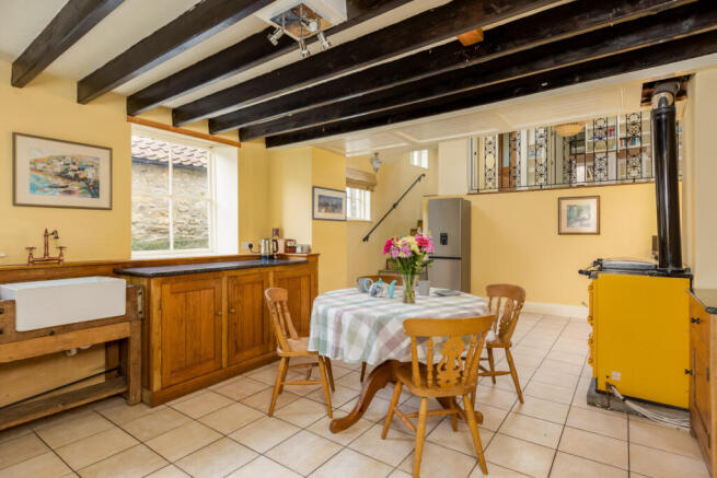 5 bed Semi-Detached for sale Image 9