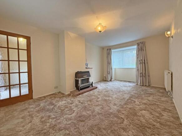 Clittaford Road 122 - Lounge Front.jpg